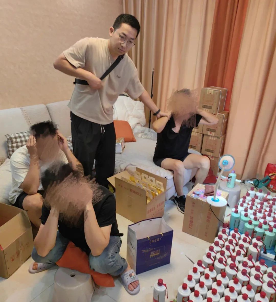 湖北端掉一茅台酒制假窝点：真瓶装假酒，5人被刑拘