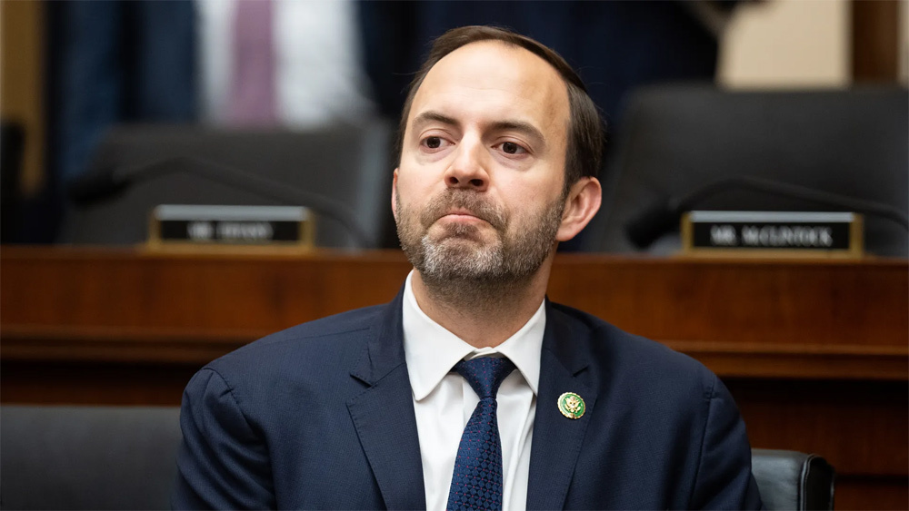 美国众议院议长迈克·约翰逊（左）和众议院多数党领袖史蒂夫·斯卡利斯 视觉中国