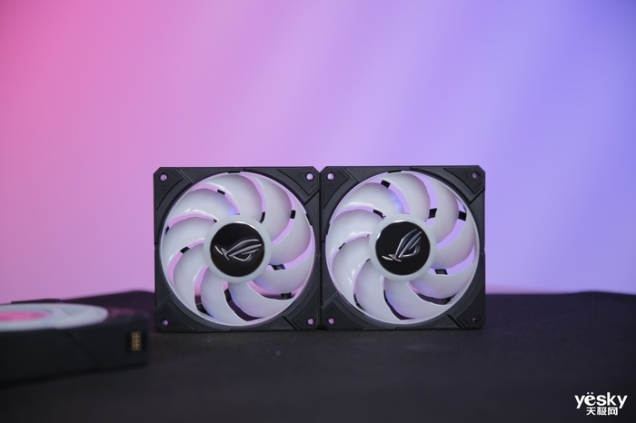 ROG MAXIMUS Z890 HERO主板+龙神3 EXTREME礼盒开箱:顶级配置,信仰拉满