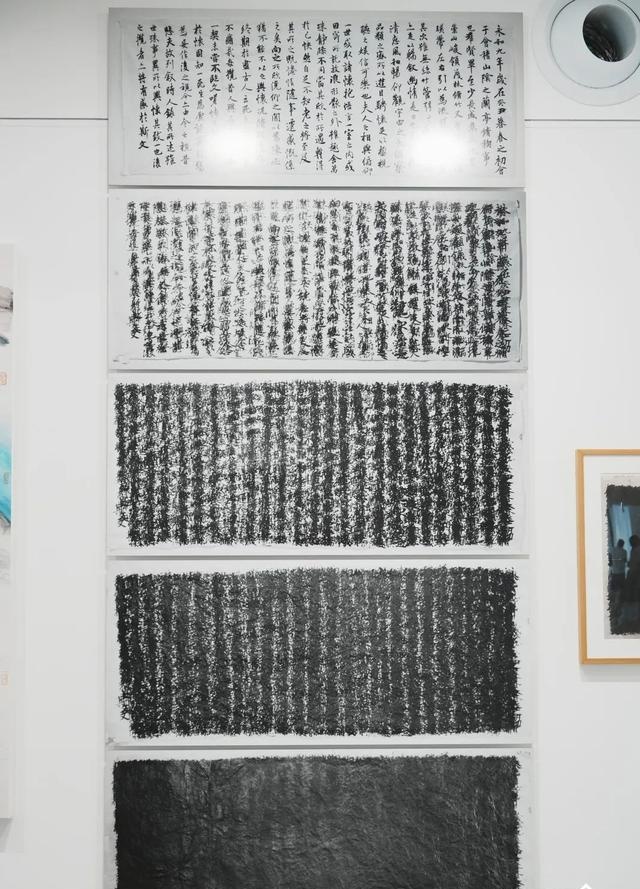 ▲《重复书写⼀千遍兰亭序》,邱志杰,1990-1995