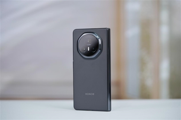 年度折叠屏手机推荐!荣耀Magic V3绒黑色图赏