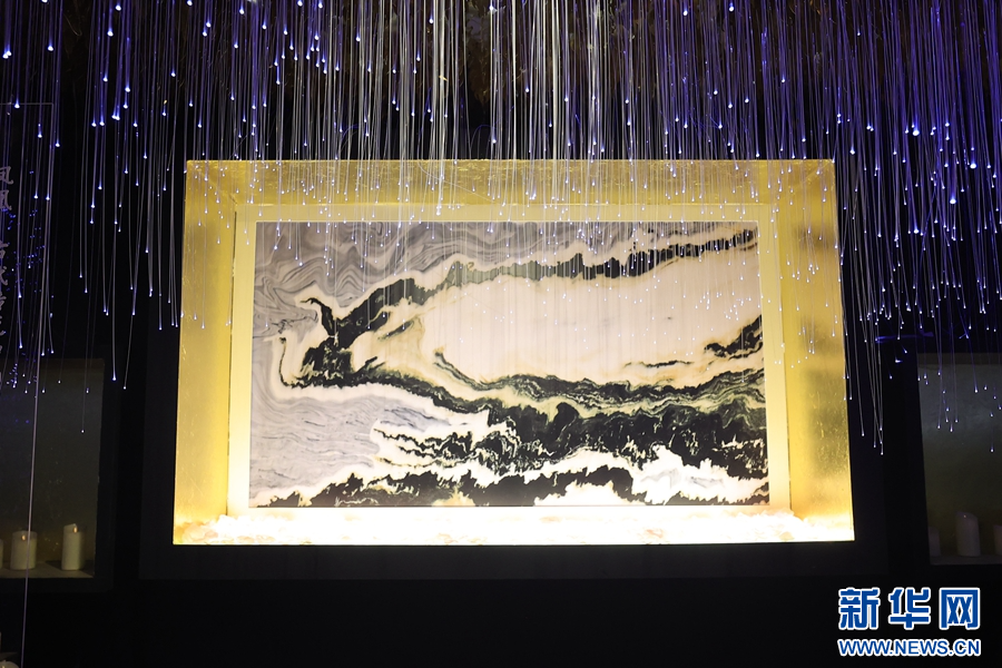 大理石方志馆展出的大理石画（摄于4月3日）。（新华网 赵普凡 摄）