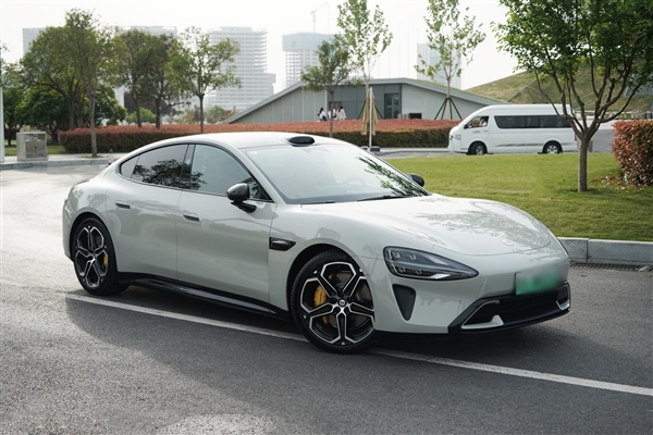 这颜值一眼种草!小米SU7雅灰图赏