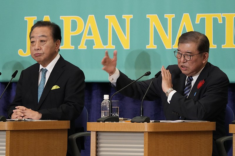 当地时间10月12日,日本东京,日本首相石破茂(右)与日本立宪民主党党首野田佳彦。 视觉中国