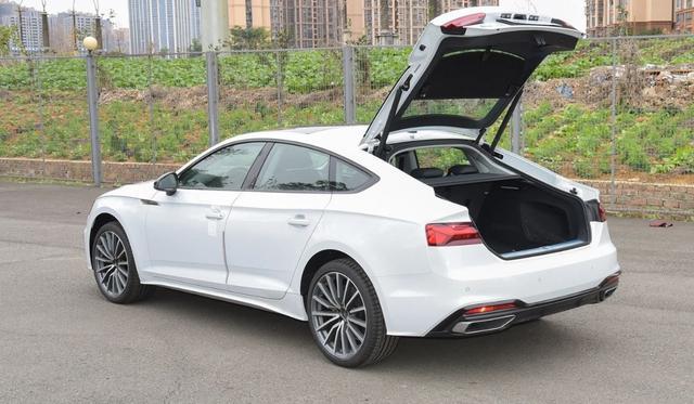 奥迪A5 Sportback后备厢