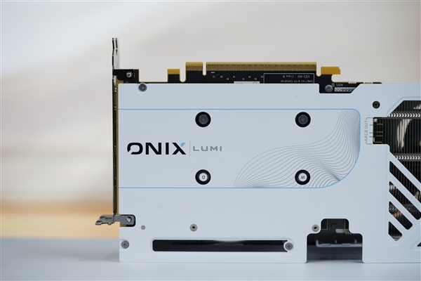 纯白双风扇!傲世追日Intel锐炫B580 OC显卡图赏