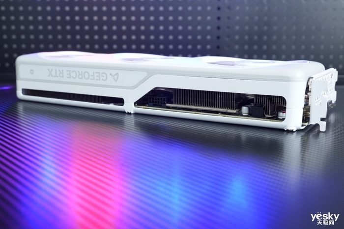 精准的加减法 AX电竞叛客GeForce RTX 4070 Ti SUPER X3W MAX评测