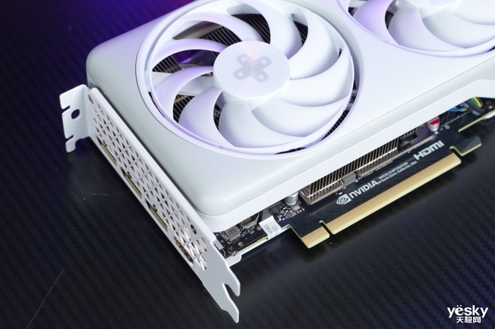 精准的加减法 AX电竞叛客GeForce RTX 4070 Ti SUPER X3W MAX评测