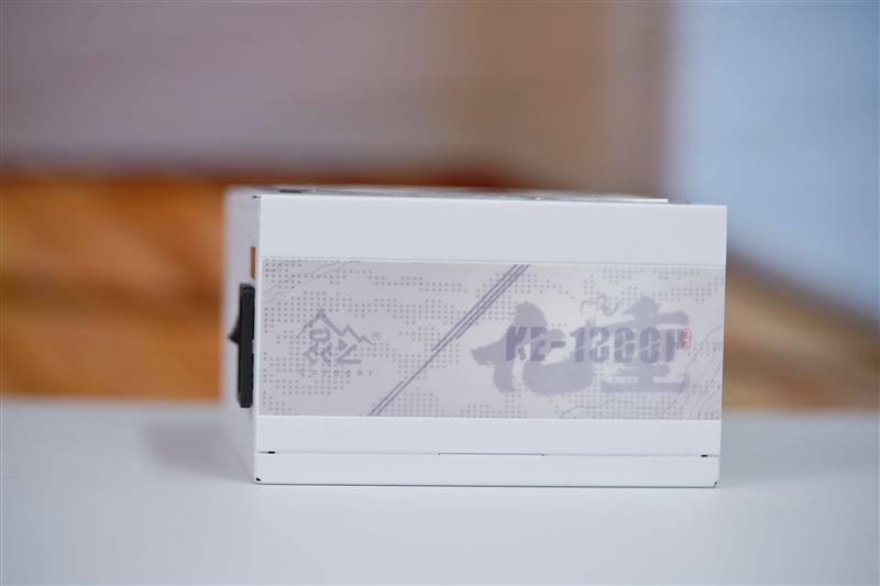 鑫谷电源翻身之作!昆仑九重KE-1300P评测:噪音极低 12V输出电压稳得没治了