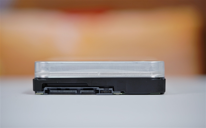 4块组近百TB NAS!希捷酷狼Pro 24TB硬盘评测:读写均超1000MB/s
