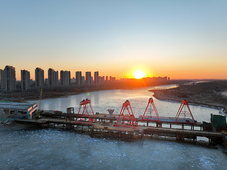 1月15日拍摄的建设中的厂通路潮白河大桥（无人机照片）。新华社记者 邢广利 摄