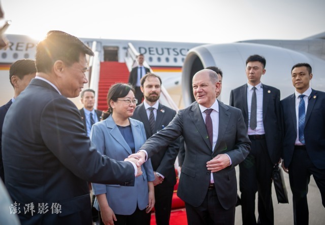 4月14日,德国总理朔尔茨抵达重庆,开启访华之旅 图自澎湃影像