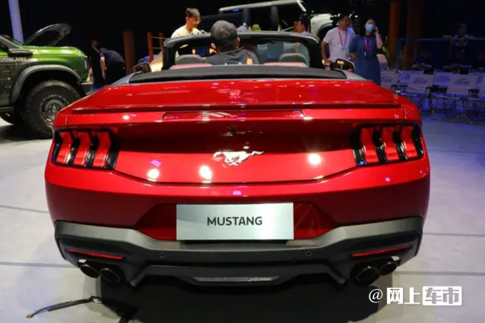 福特新Mustang野马首发提供敞篷版 尺寸+动力升级-图3