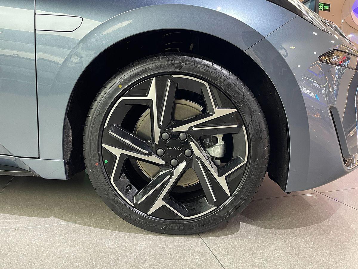 领克07实拍:预售18万元起,驼背车顶有争议,TA和海豹DM-i选谁?