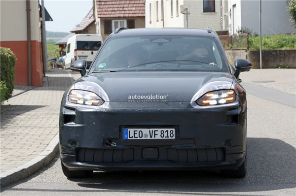 撞脸问界M9!保时捷卡宴纯电版谍照公布:2026年有望上市