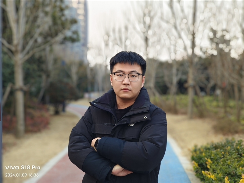 打破人像手机性能边界!vivo S18 Pro评测:不仅拍人好 玩游戏更出色