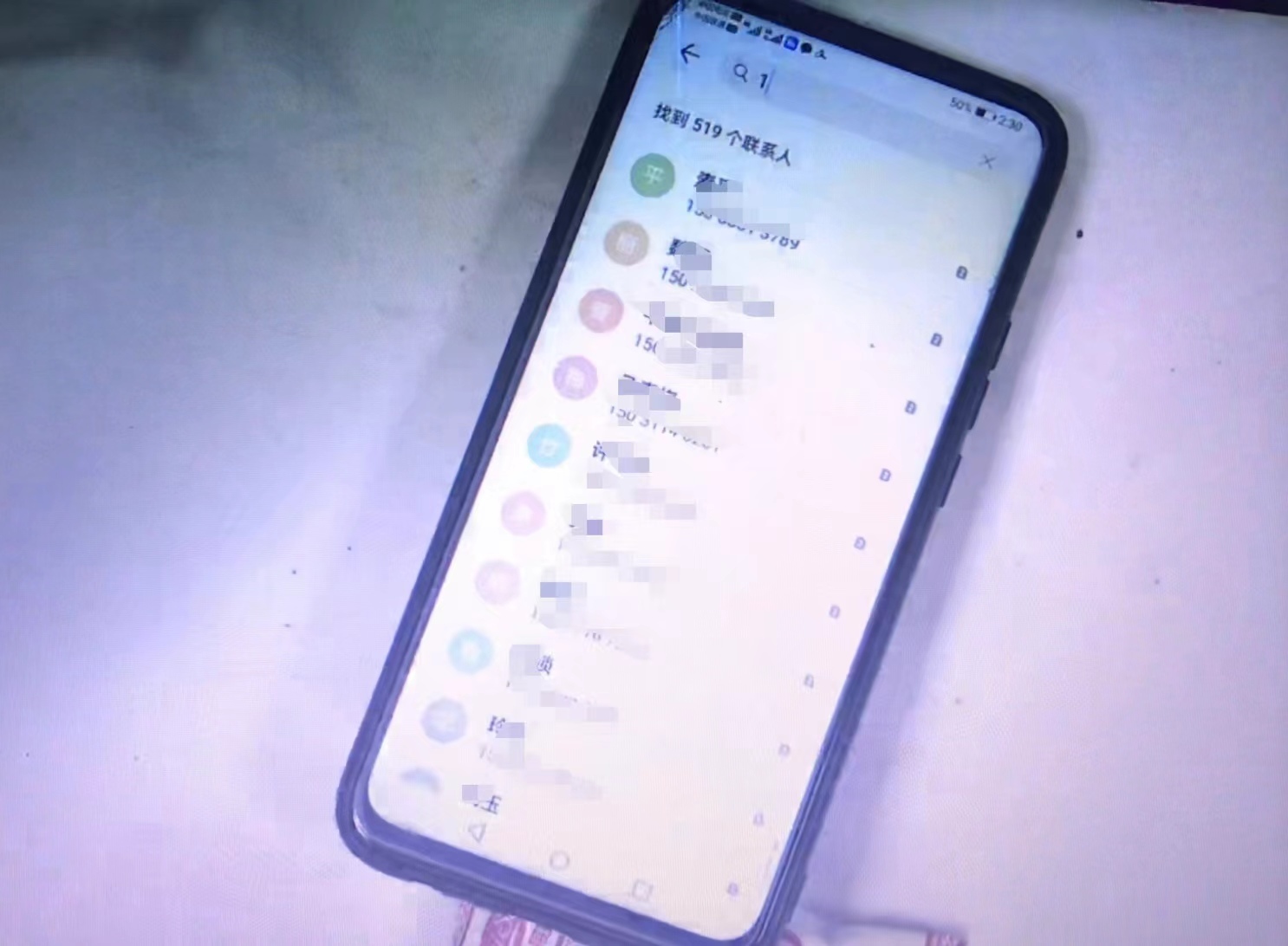 被拍摄的手机通讯录 本文图均为受访者供图