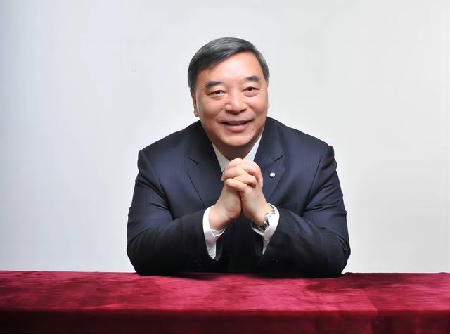 宋志平，中国上市公司协会会长，中国企业校阅与发展连络会首席巨匠