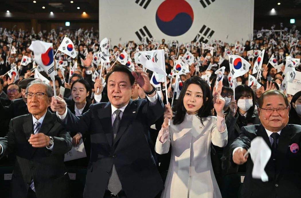 ◆2023年，尹锡悦和妻子金建希出席韩国反抗日本殖民统治独立运动日的纪念活动。