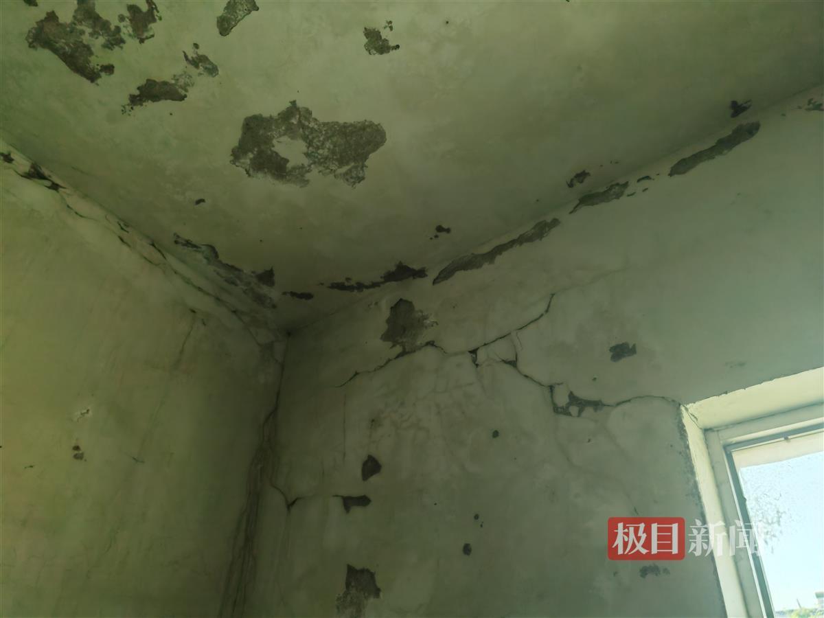 陶阿婆家三楼房间漏水严重（极目新闻记者丁鹏摄）