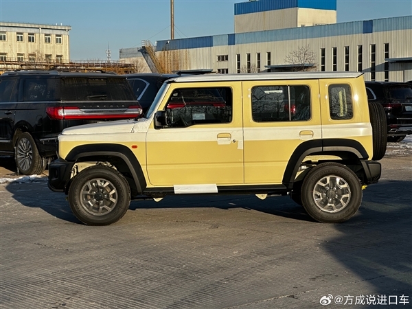 要价32.8万元 五门版铃木吉姆尼国内到港:配祖传1.5L发动机