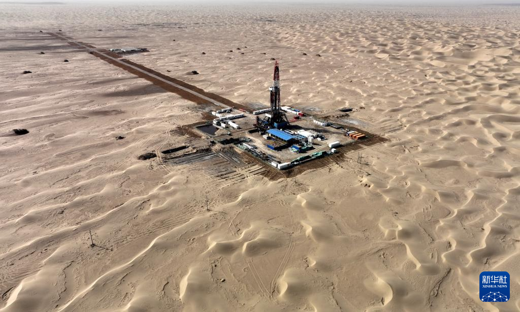 6月29日拍摄的中国石油塔里木油田满深301-H1井（无人机照片）。新华社发（陈士兵摄）