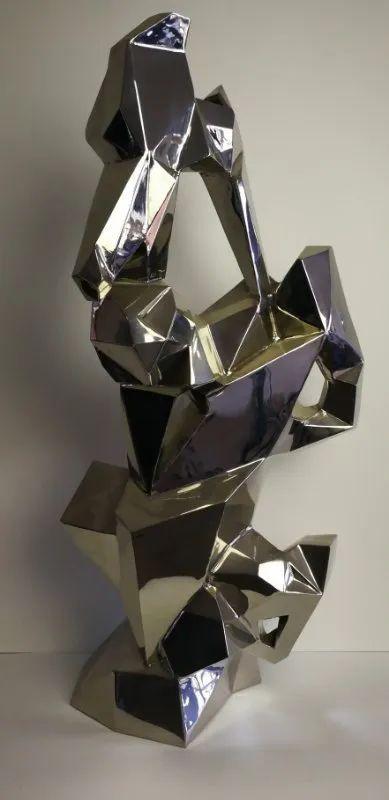 ▲ 黄浩,《山水彼端》系列二,不锈钢锻造,20×30×66cm,2010