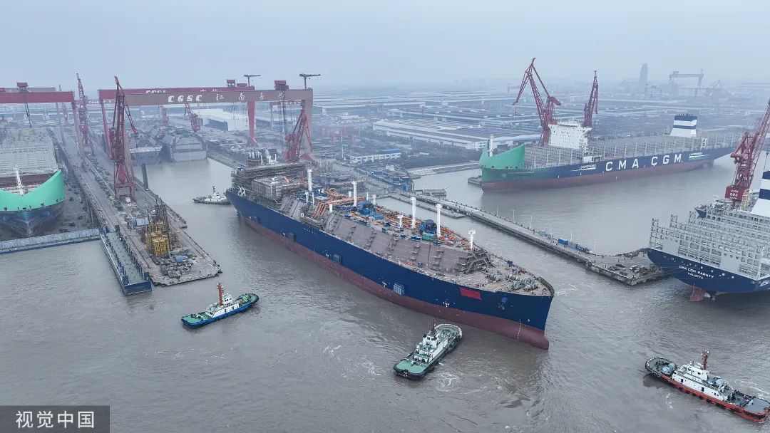 3月24日，中船长兴造船基地沪东中华2号船坞，首次呈现了4艘174000立方米LNG船同坞并建场景。图自视觉中国