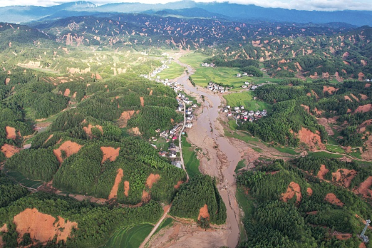 2024年7月31日,遭受山洪后的湖南省资兴市州门司镇。图片来源:视觉中国