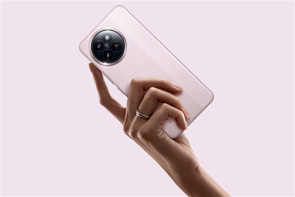 张婧仪与小米Civi 4 Pro同框 网友点赞:好看 小米找对人了