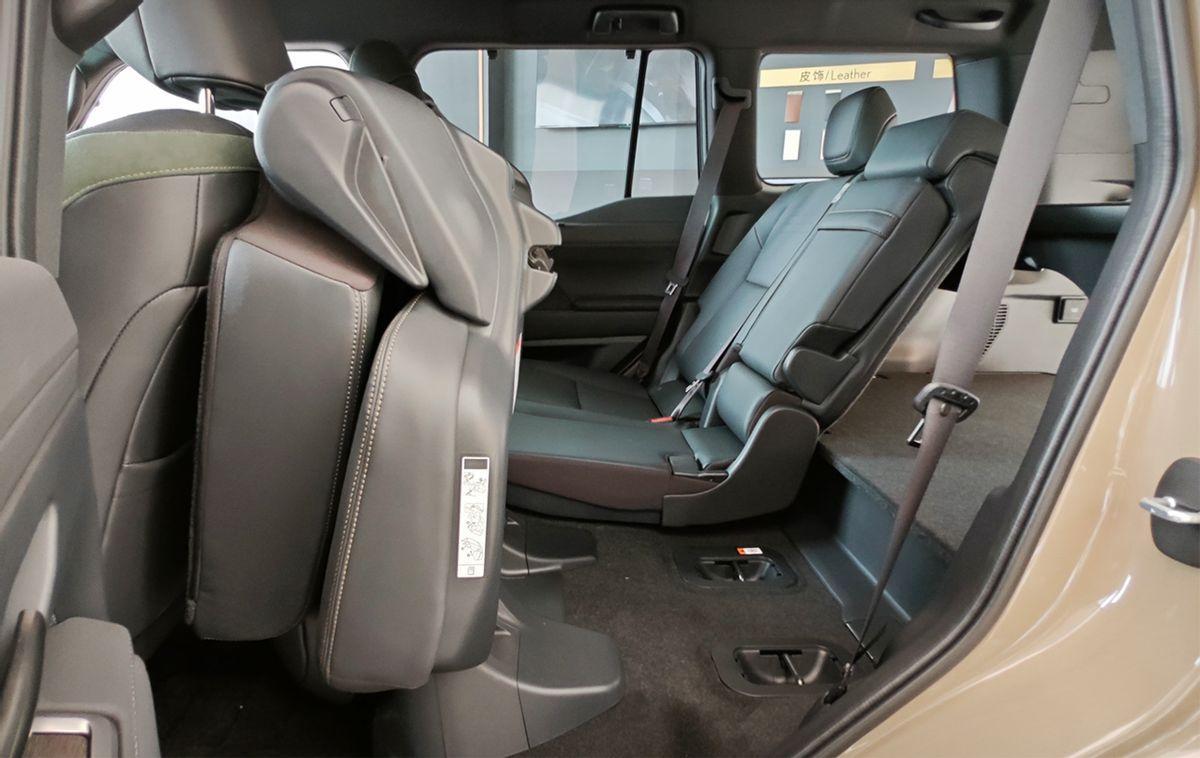 不要考虑比普拉多贵30多万值不值,大哥开心就好,雷克萨斯GX实拍