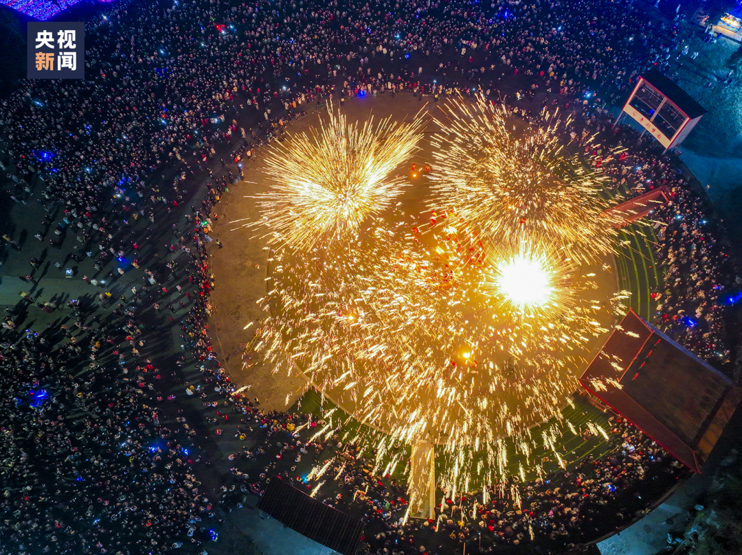 这条1500℃的“龙”，火了！