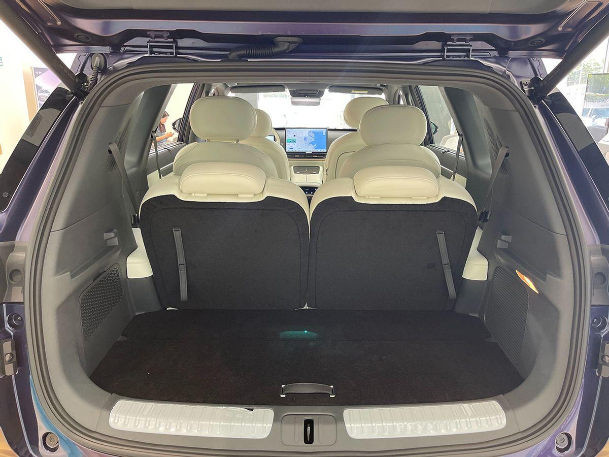 比理想L8便宜10万,也有冰箱彩电大沙发,东风eπ008实拍