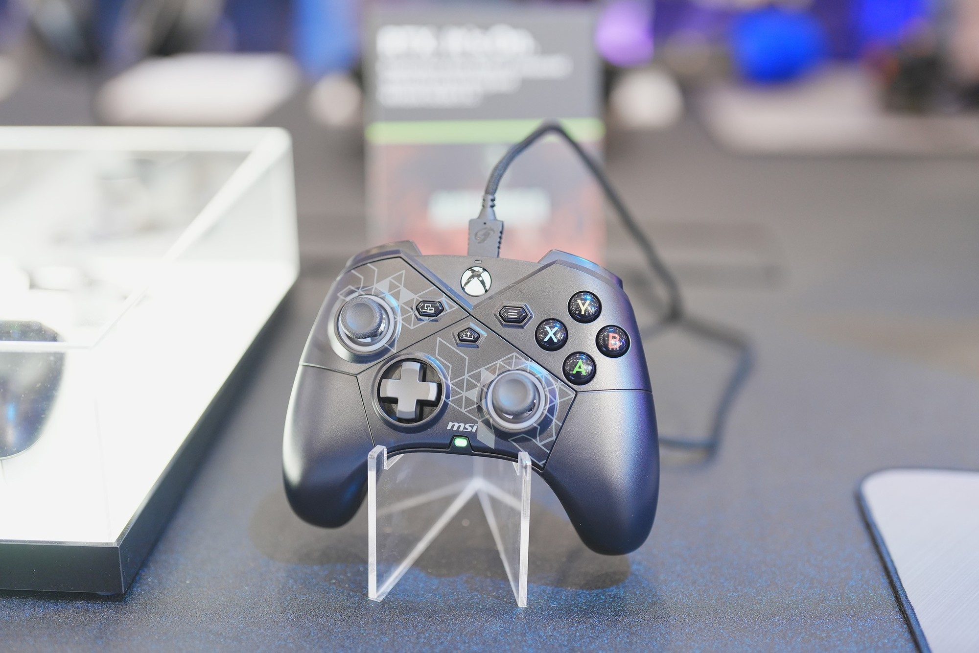 微星携众多新品亮相Computex2024 黄仁勋亲临展台签名留念!