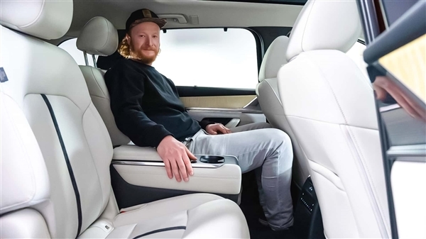 对标宝马X5、奔驰GLE 马自达CX-80官图发布:直六+后驱