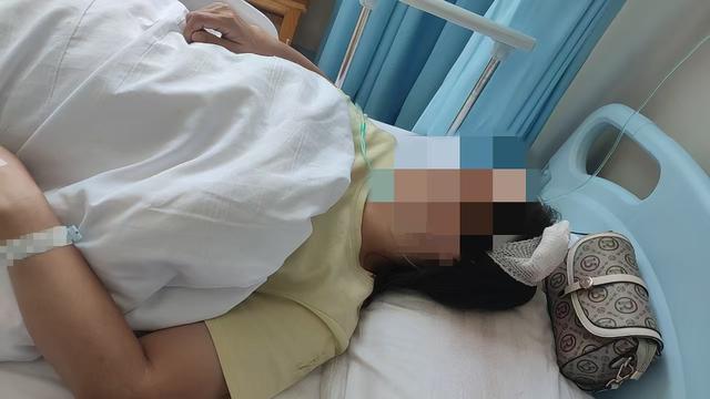 李先生说，谁也没想到，妻子和女儿骑马期间会出意外