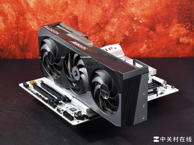 轻松超频锐龙7 8700G 技嘉B650E冰雕X主板评测