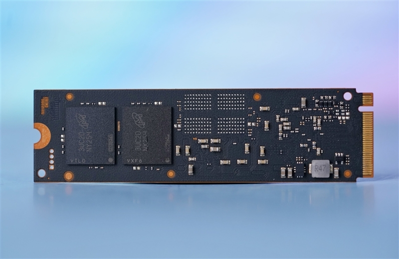 突破PCIe 5.0 SSD性能极限!英睿达T705 2TB SSD评测:最高读取14500MB/s 缓外也有1.3GB/s