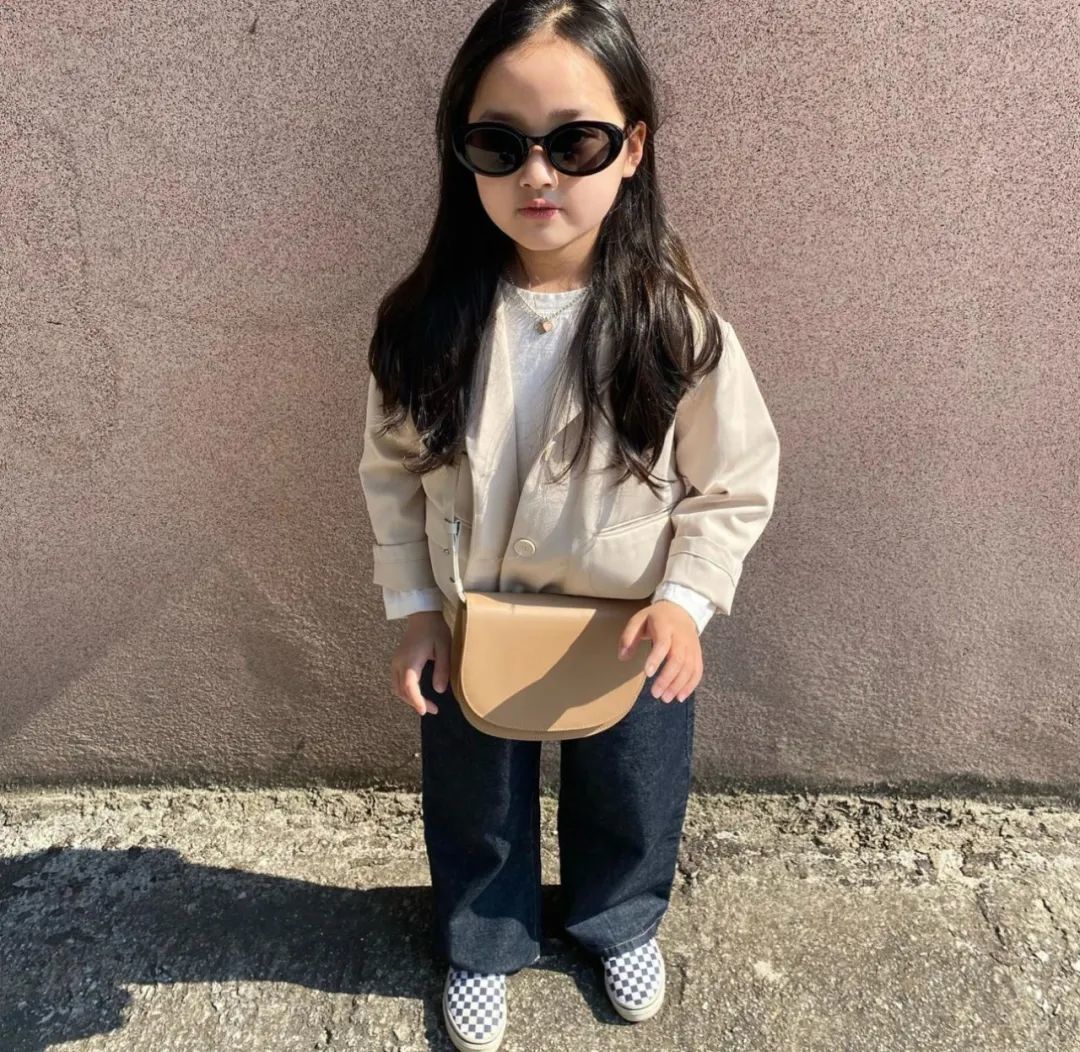 还记得表情包里的权律二吗？这是长残了？