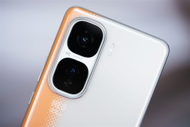 全球首款天玑9400游戏机iQOO Neo10 Pro全面评测:144帧丝滑玩《星铁》真香!