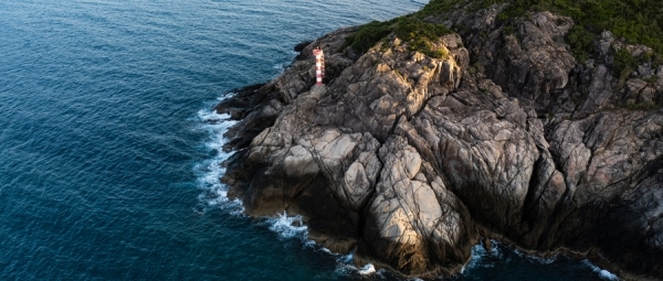 摄图网_507740540_航拍万宁石梅湾海滩和加井岛风光(企业商用)
