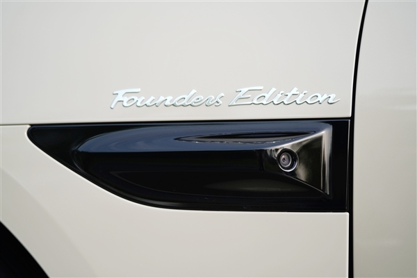 这颜值一眼种草!小米SU7雅灰图赏