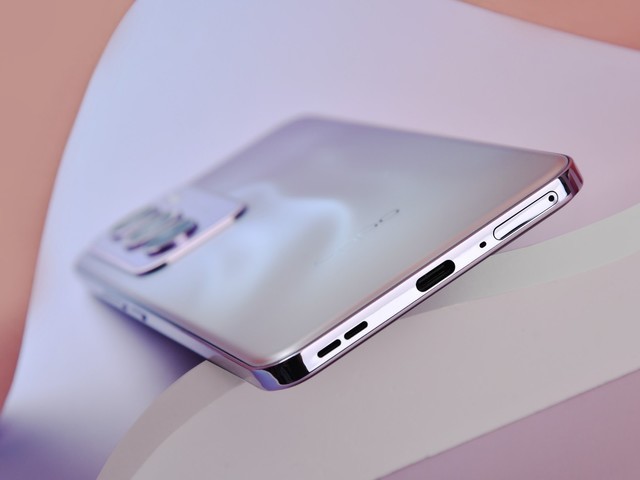 OPPO Reno12 Pro 全面评测,超美小直屏,创造千禧时尚新风潮