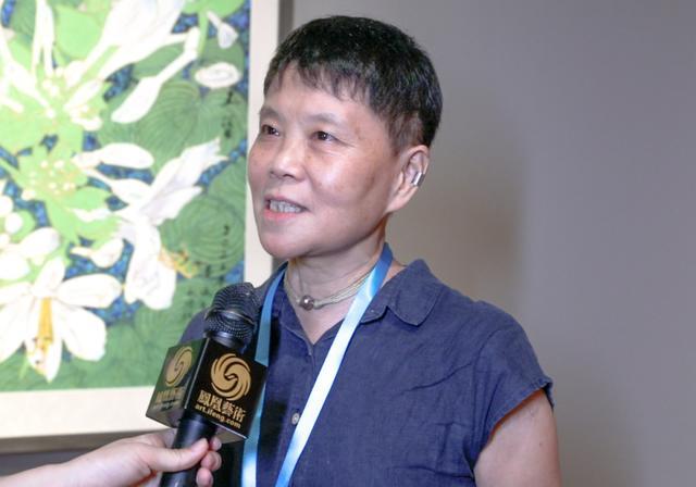 黄永玉之女黄黑妮接受“凤凰艺术”采访