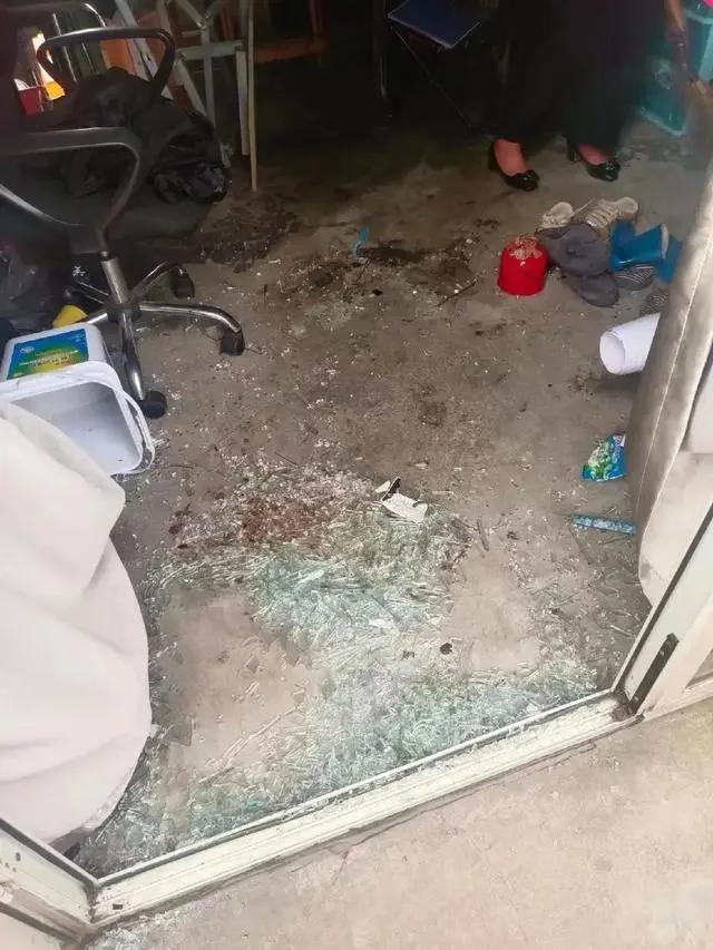 割喉杀妻男子因具备自首情节被判死缓，死者家属：不能接受！