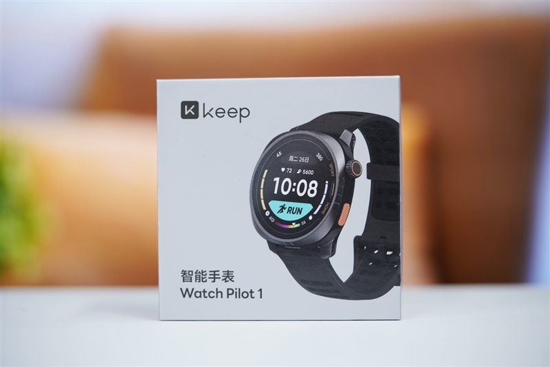 腕上戴个跑步内行！Keep Watch Pilot1评测：一灯掌抓心率 一表带你科学引导