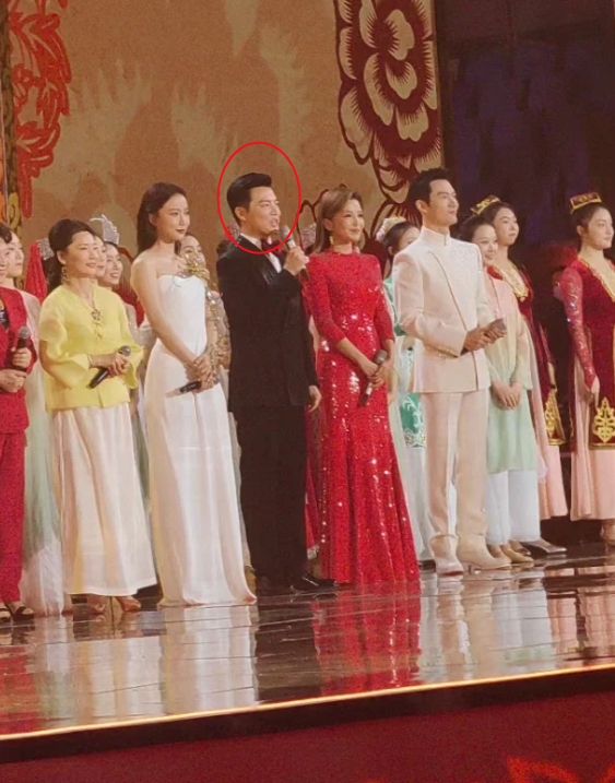 央视百花迎春阵容堪比春晚！朱迅周涛同台主持，冯巩杨幂唐嫣参演