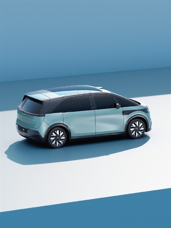 量产对开门+隐藏式B柱 极氪MIX宝宝巴士实车曝光:尽显呆萌