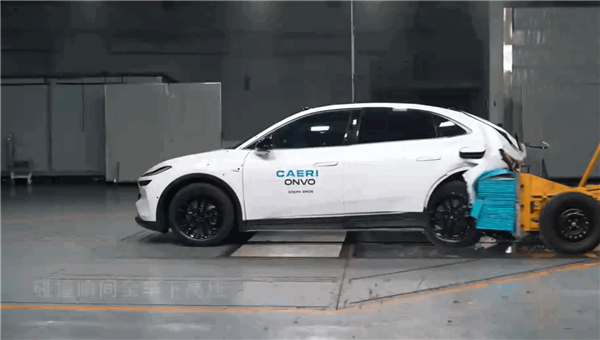 乐道L60实测90km 70%偏置后面碰撞:乘员舱完整 车门轻松打开