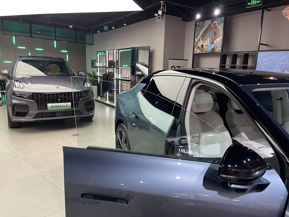 领克07实拍:预售18万元起,驼背车顶有争议,TA和海豹DM-i选谁?